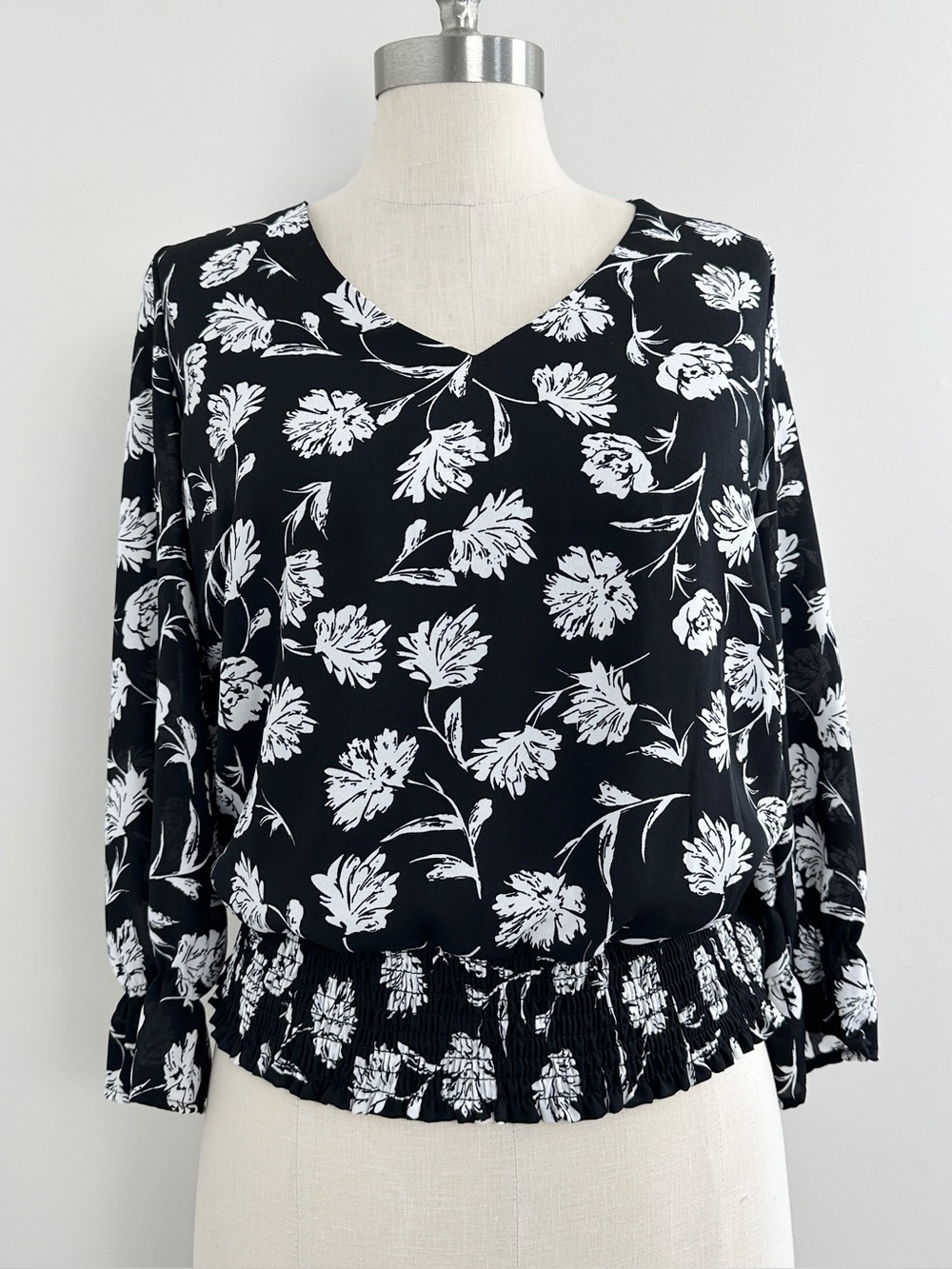 Philosophy Floral Blouse Black White Womens Size XS Smocked Waist New NWT